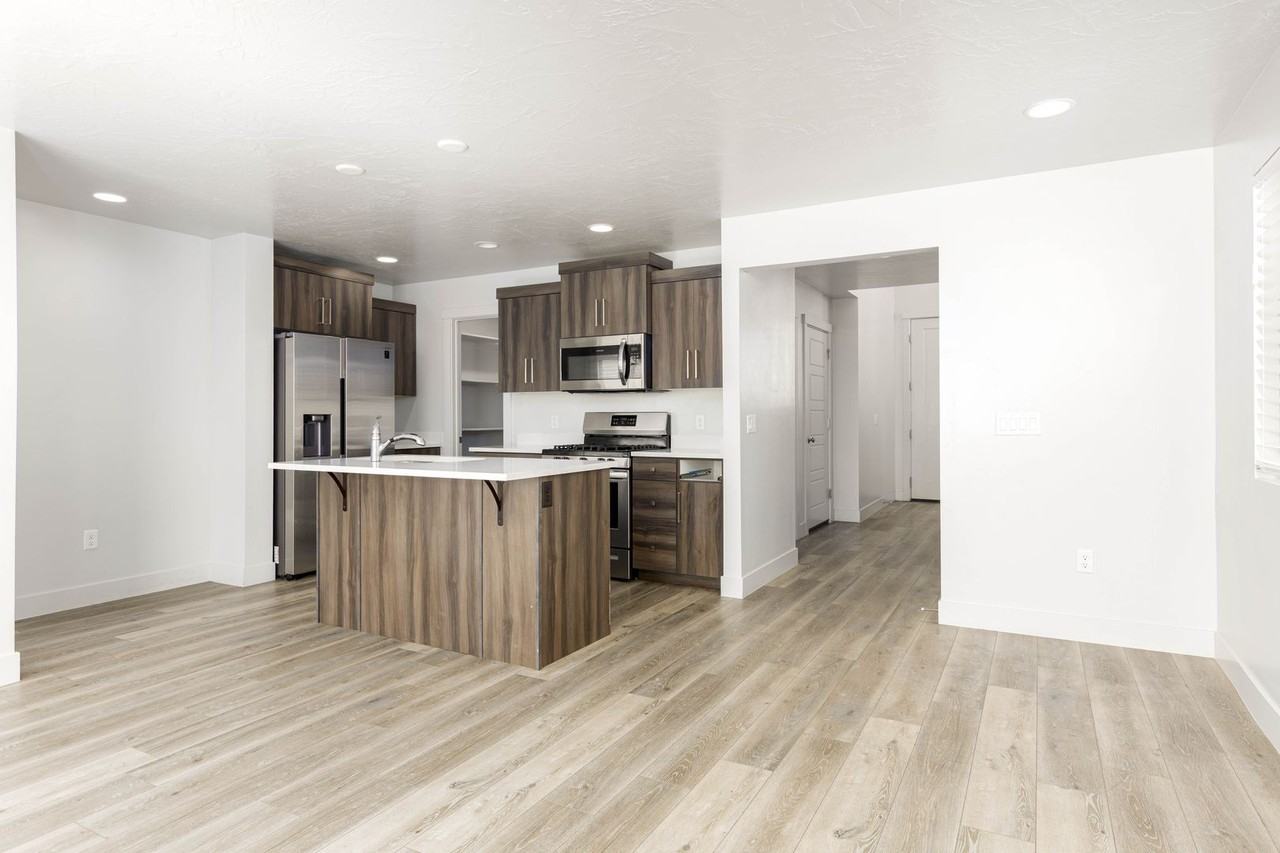 3144 E Sky Rim Way - Photo 7 of 24