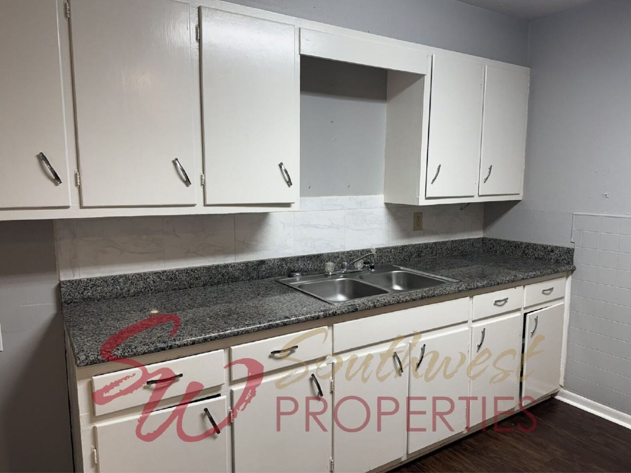 1240 N Garfield Ave - Photo 4 of 10