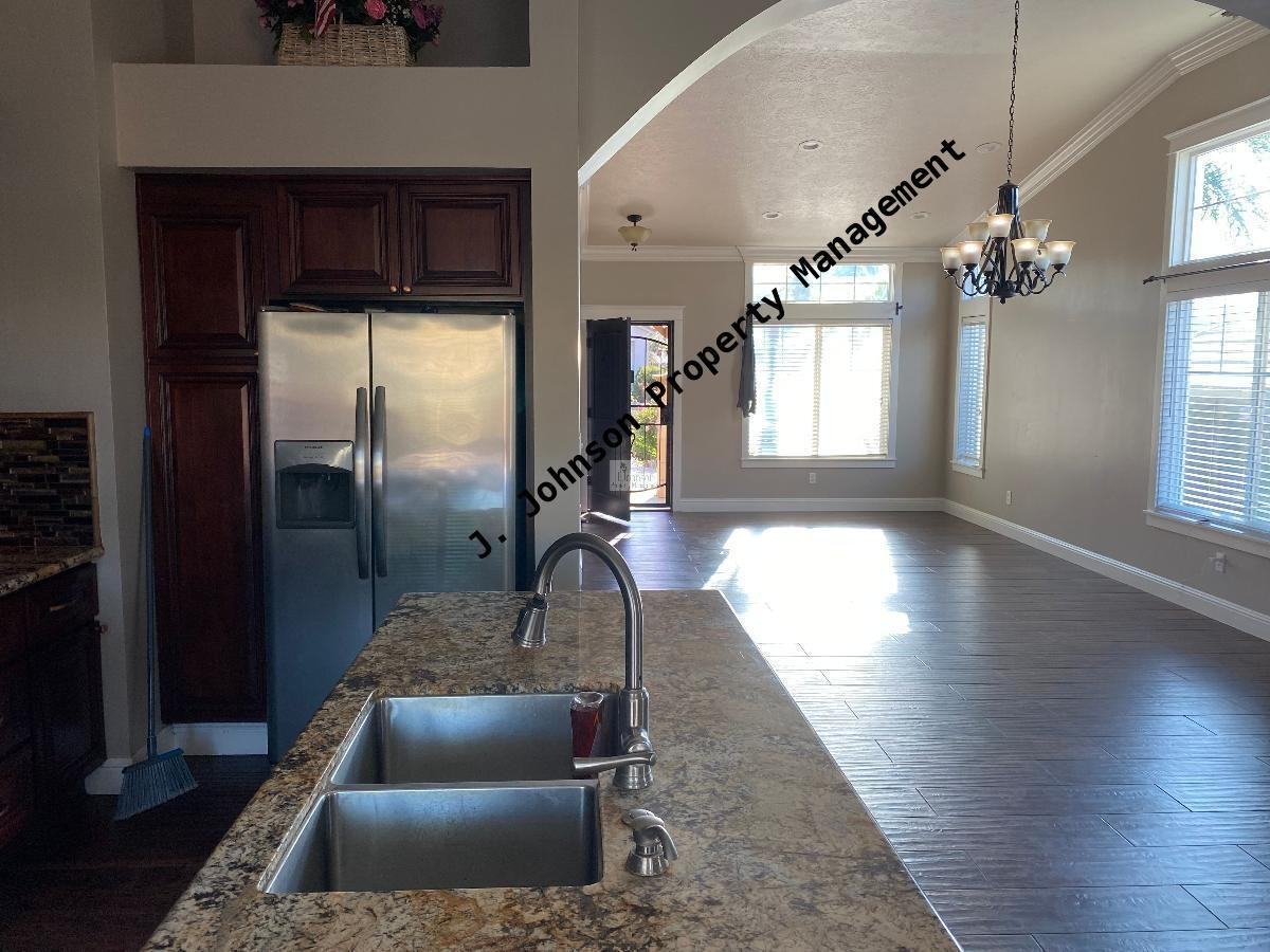 5057 Mesa Ridge Dr - Photo 3 of 13