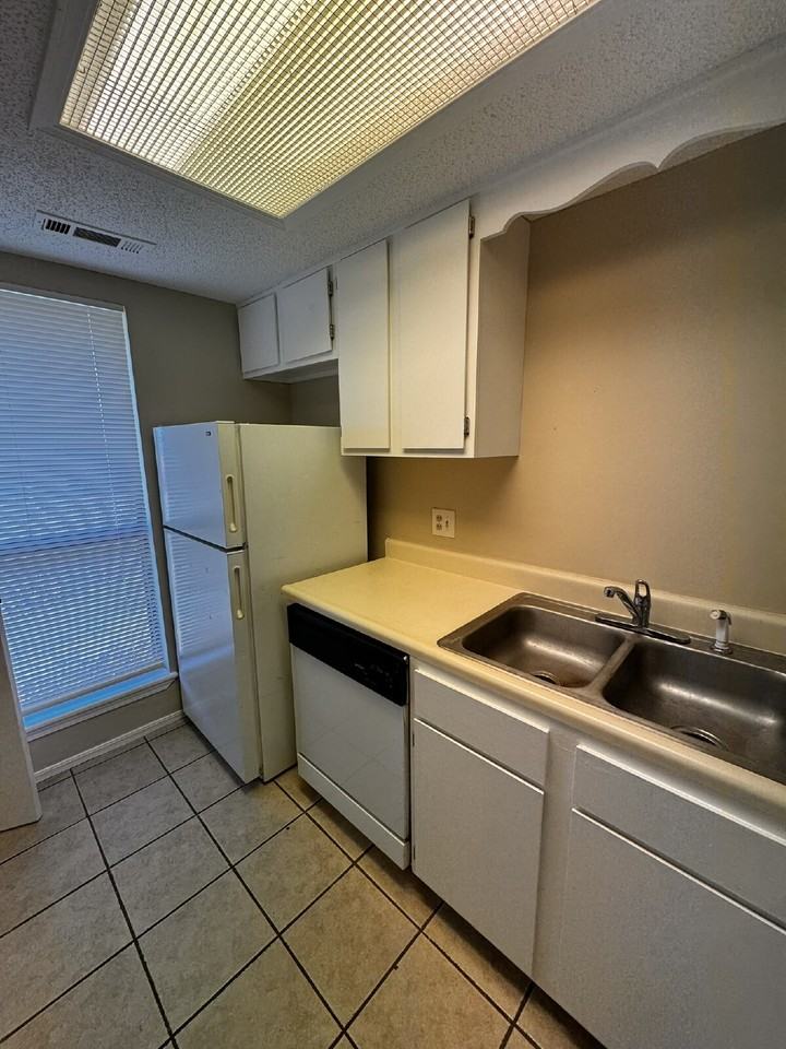 1820 S 13th Pl - Photo 3 of 11