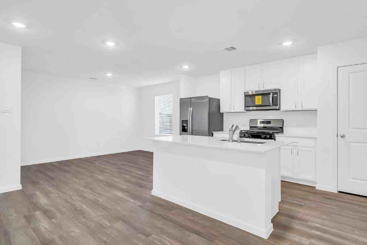 40834 Hawthorne Glades St - Photo 6 of 29