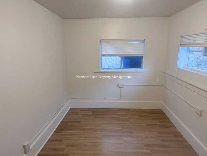 425 E 4th Ave Apt 4 - Photo 2 of 9