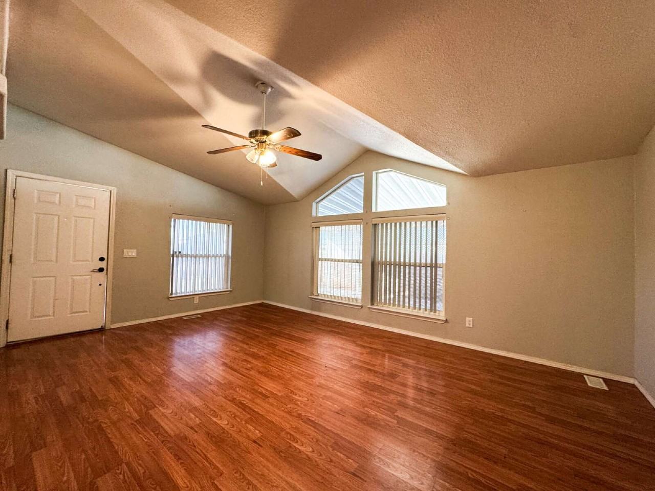 13226 E 46th Dr - Photo 4 of 27