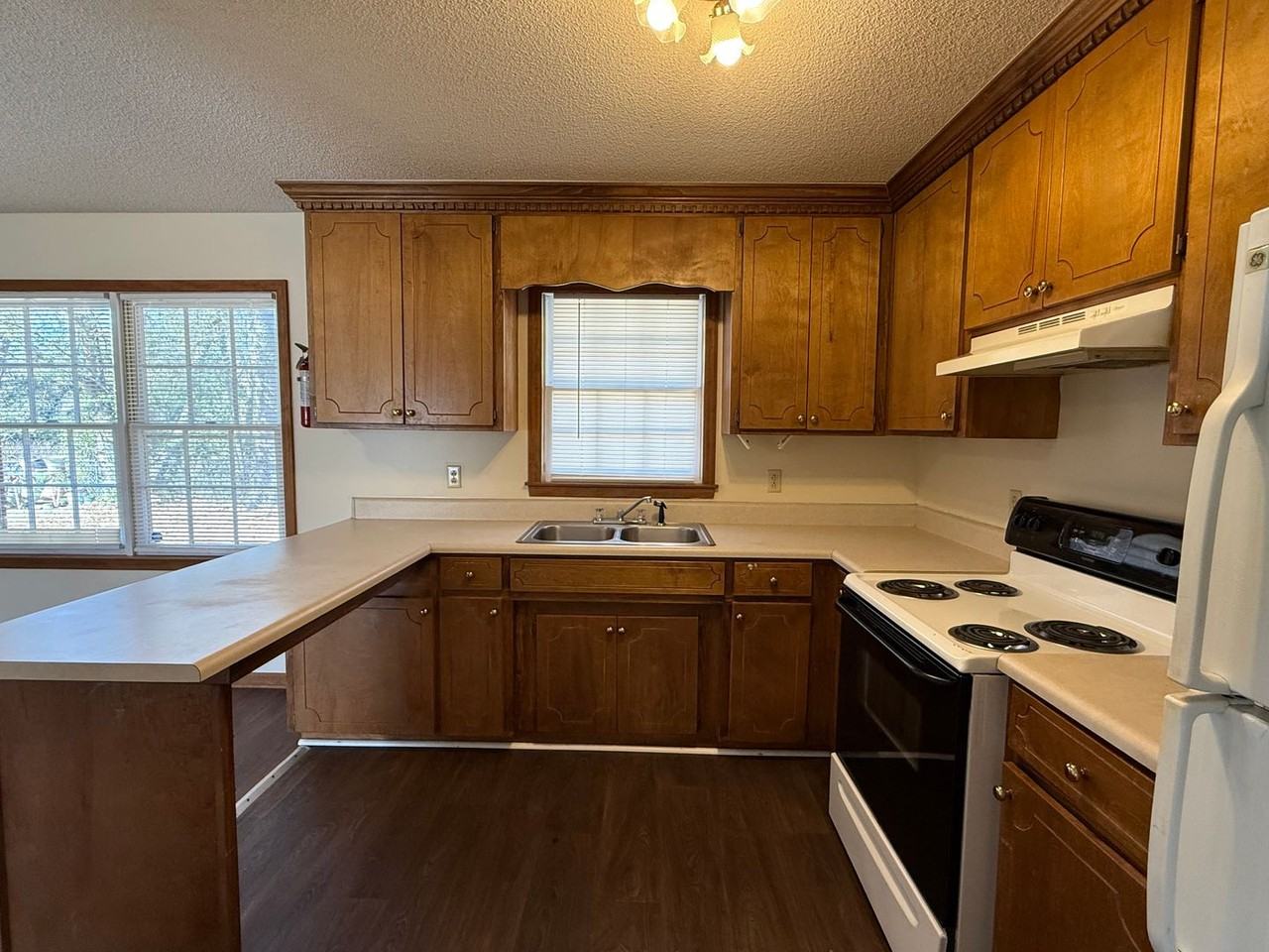 516 Floyd St - Photo 2 of 11