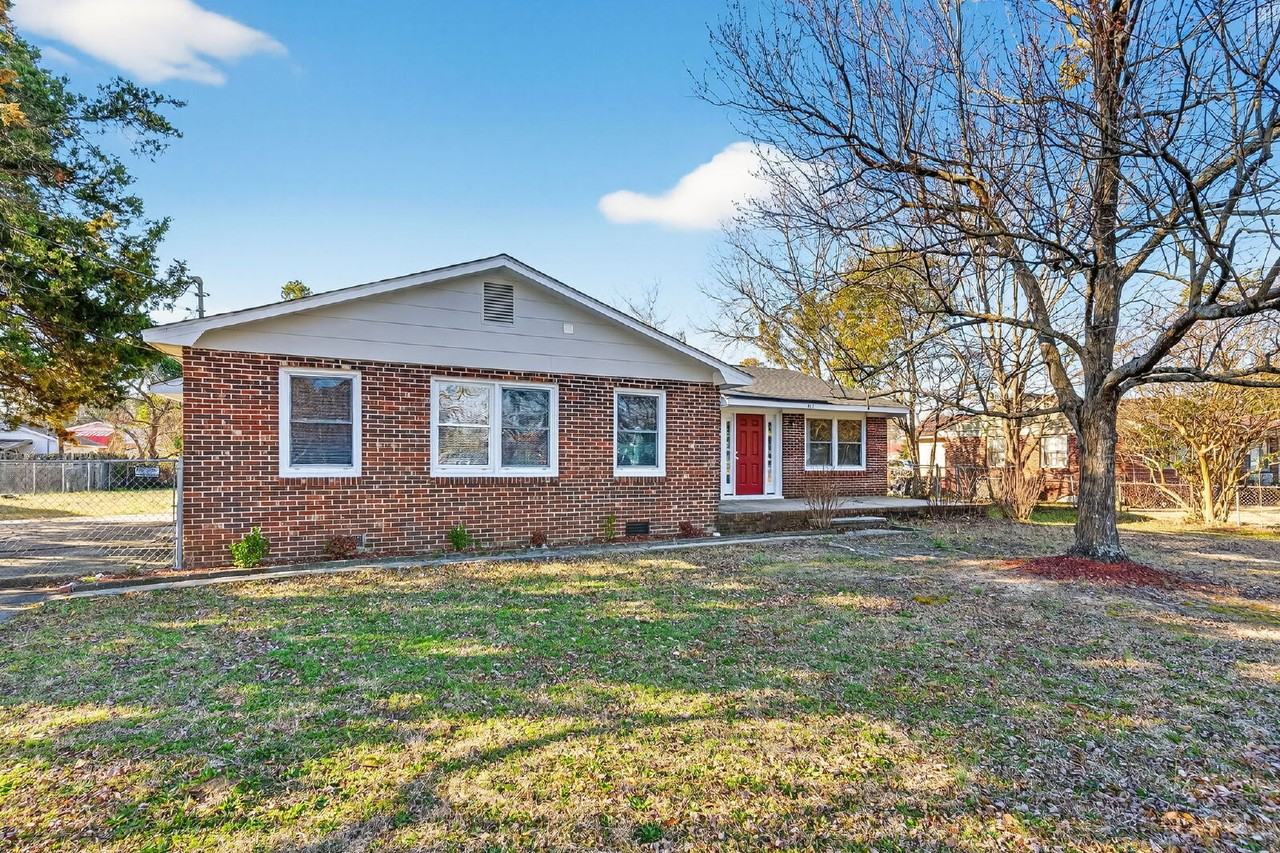 512 E Mclean St - Photo 3 of 40