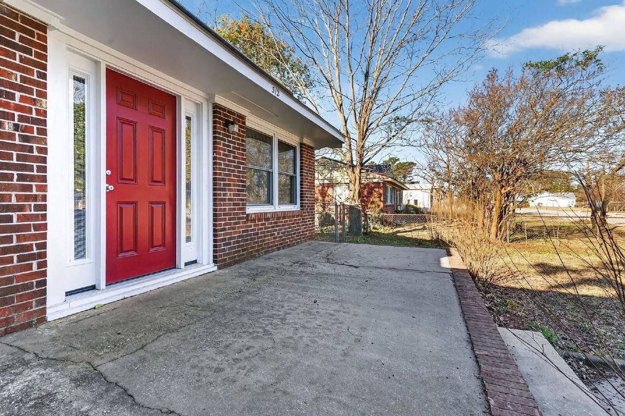 512 E Mclean St - Photo 6 of 40