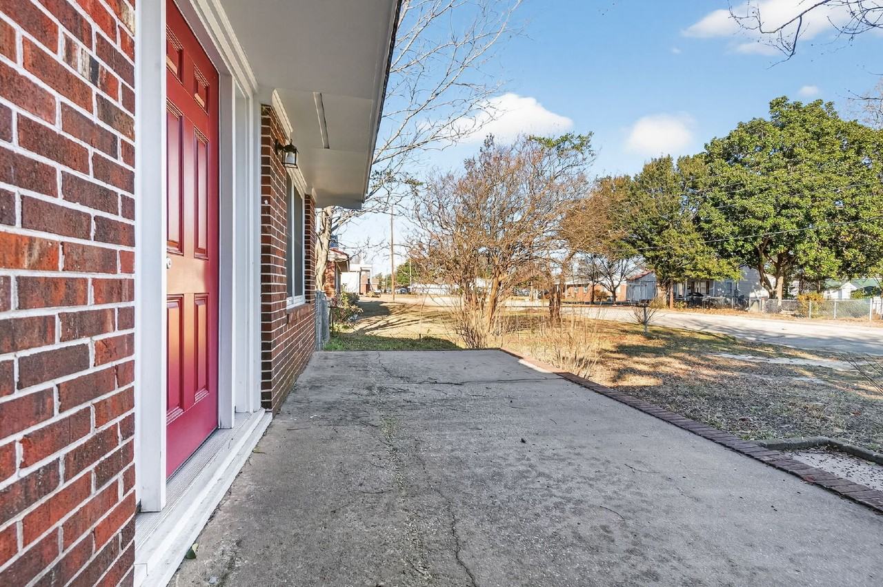 512 E Mclean St - Photo 7 of 40