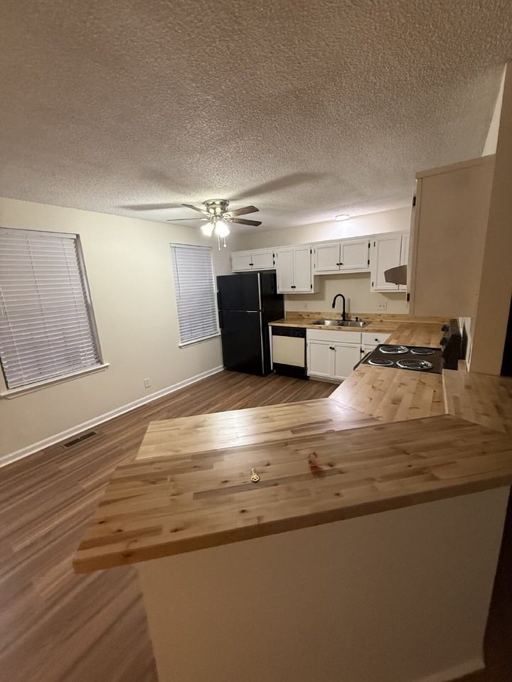 821 Hillmore Dr - Photo 2 of 15