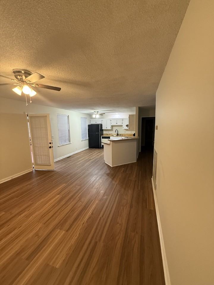 821 Hillmore Dr - Photo 5 of 15