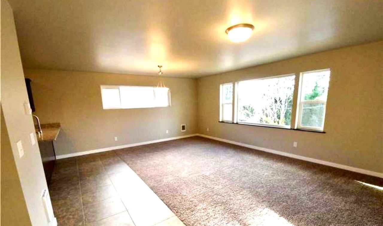 1109 32nd St - Photo 3 of 15