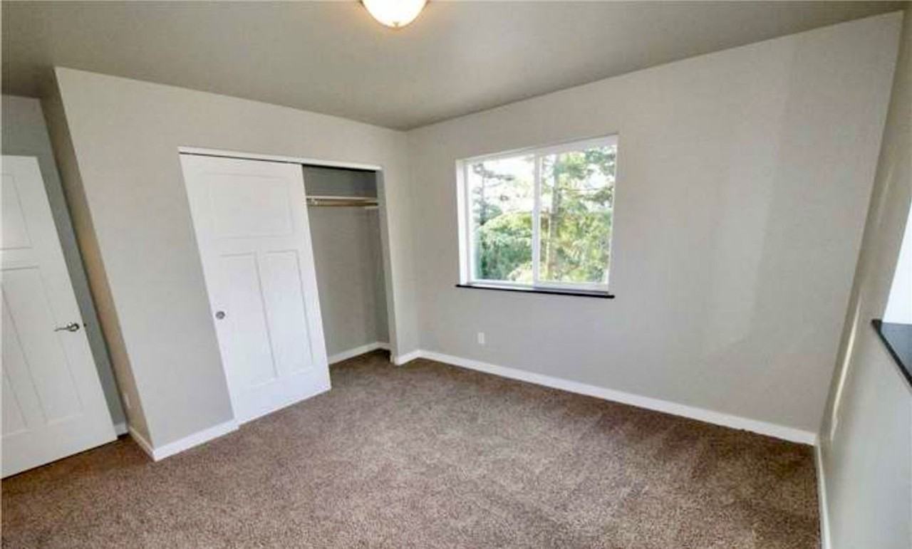 1109 32nd St - Photo 6 of 15