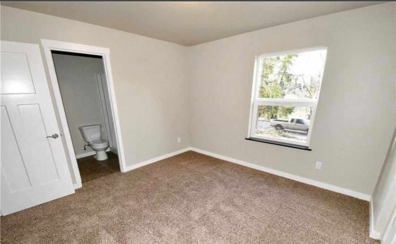 1109 32nd St - Photo 7 of 15