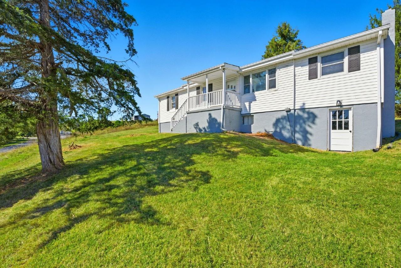 1071 Settlersway Ln - Photo 3 of 11