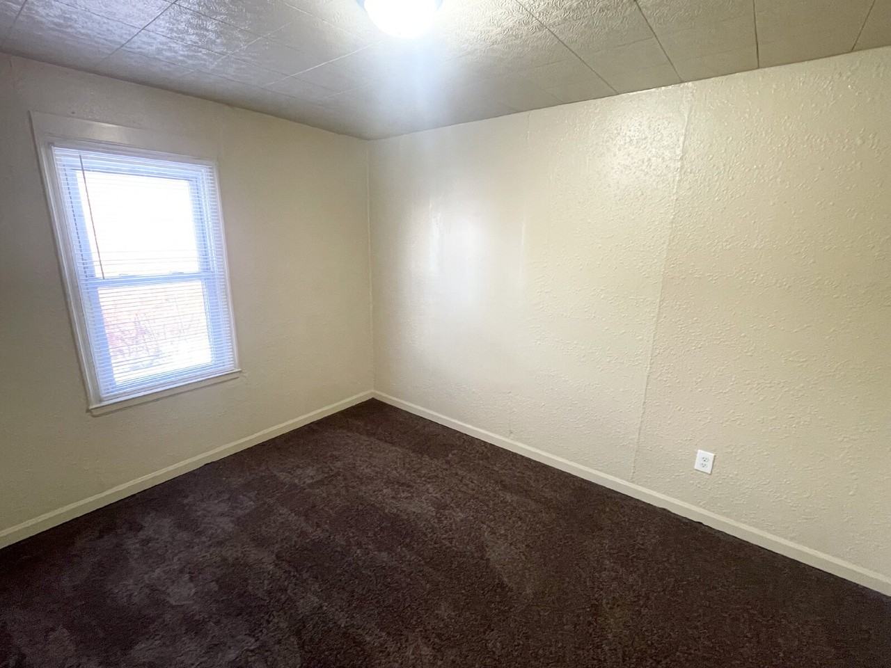 3114 4th Ave E - Photo 3 of 7