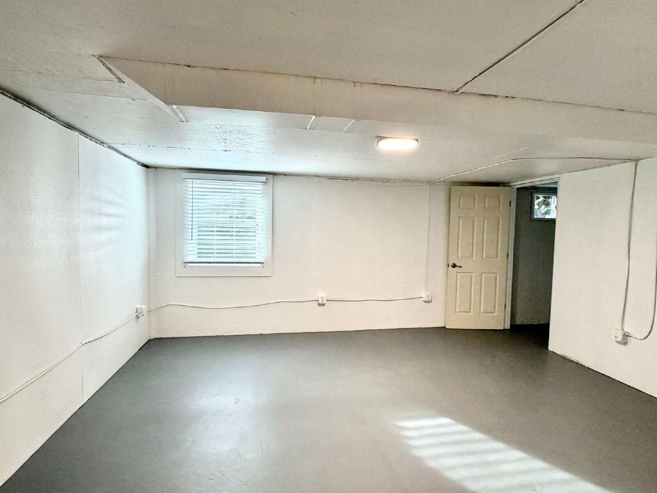 8131 Southeast Beech Street - Photo 2 of 8