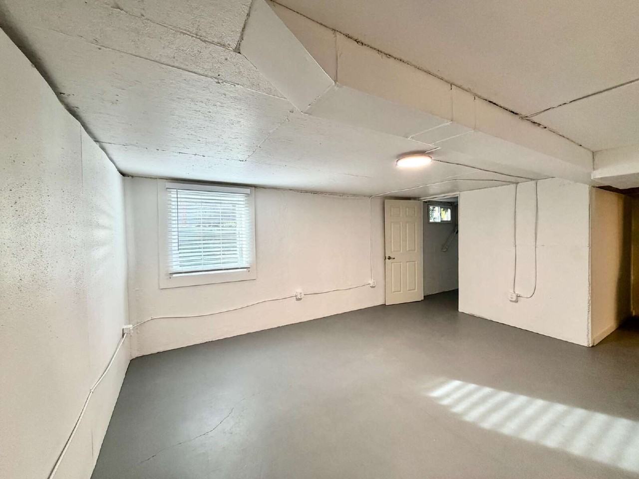 8131 Southeast Beech Street - Photo 3 of 8