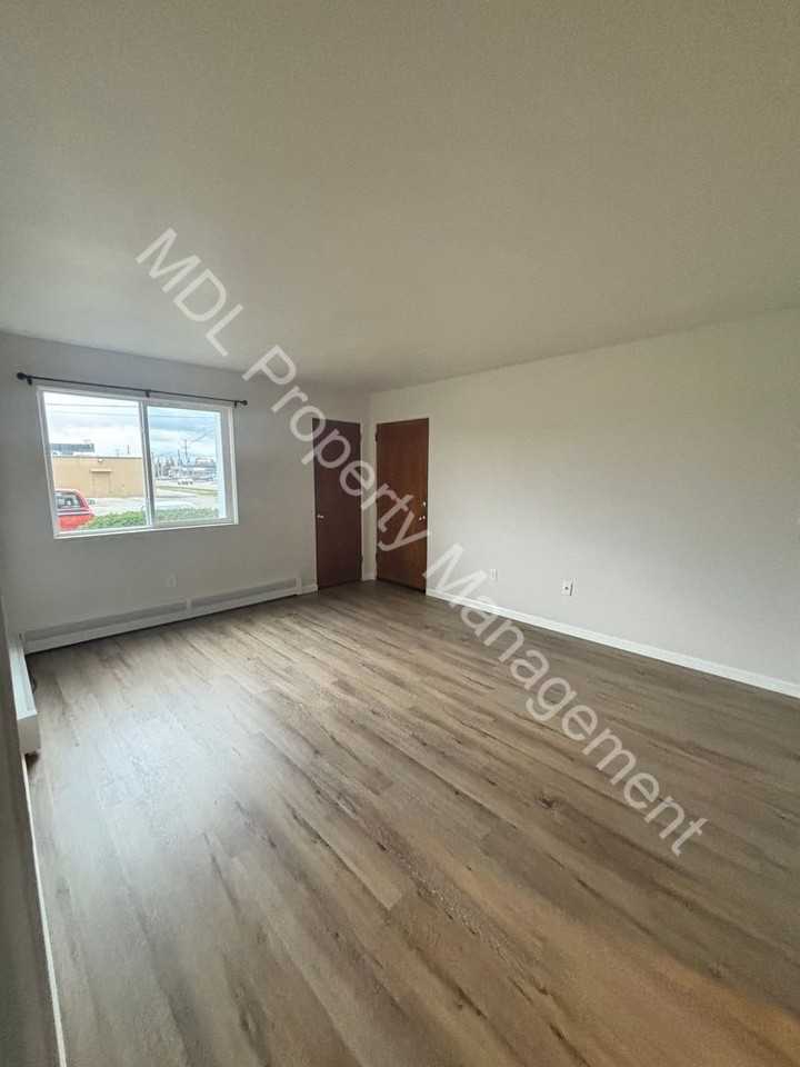 5730 George St - Photo 2 of 12