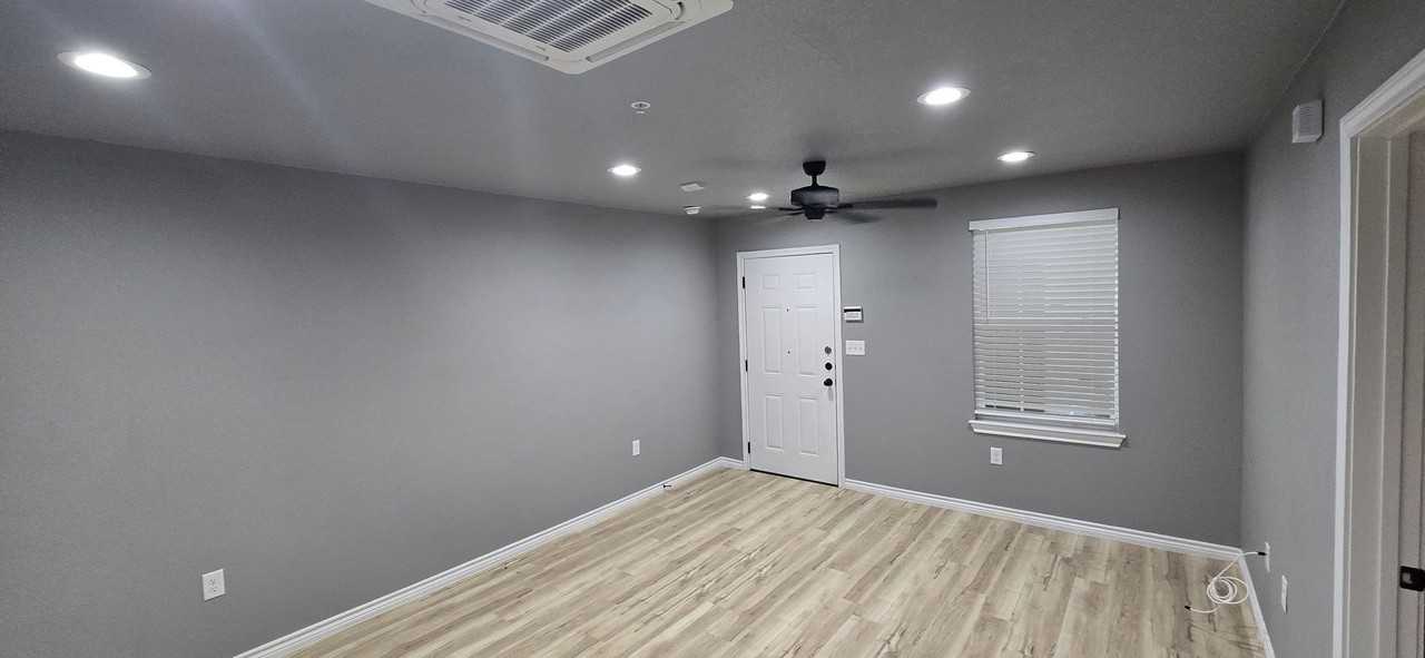 9114 Royal - Photo 7 of 23