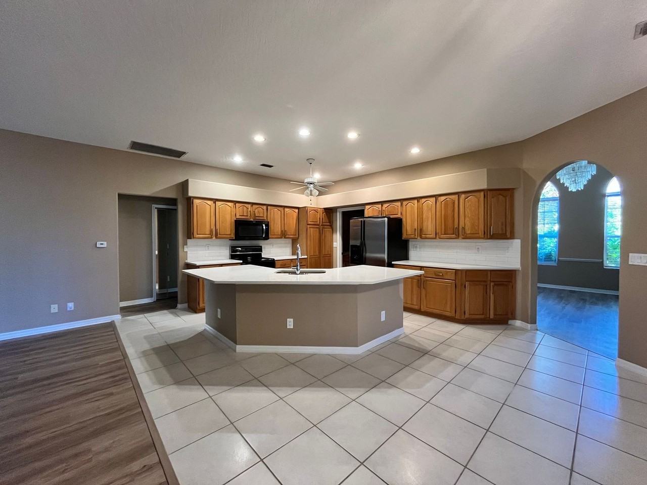 7922 Timberlake Dr - Photo 4 of 16