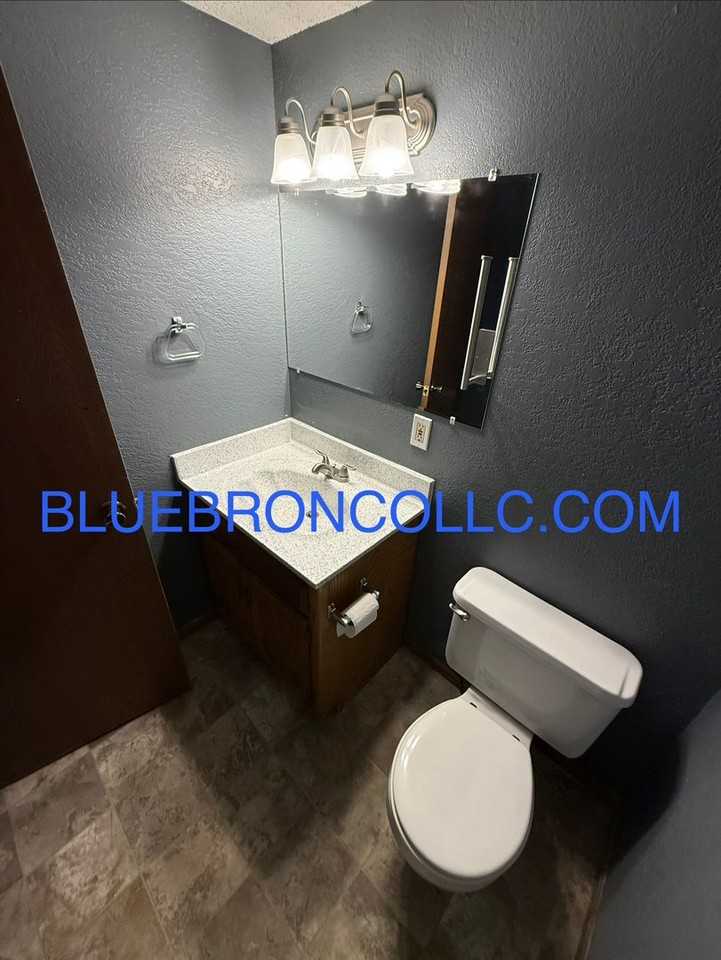 508 Ne Churchill St - Photo 2 of 13