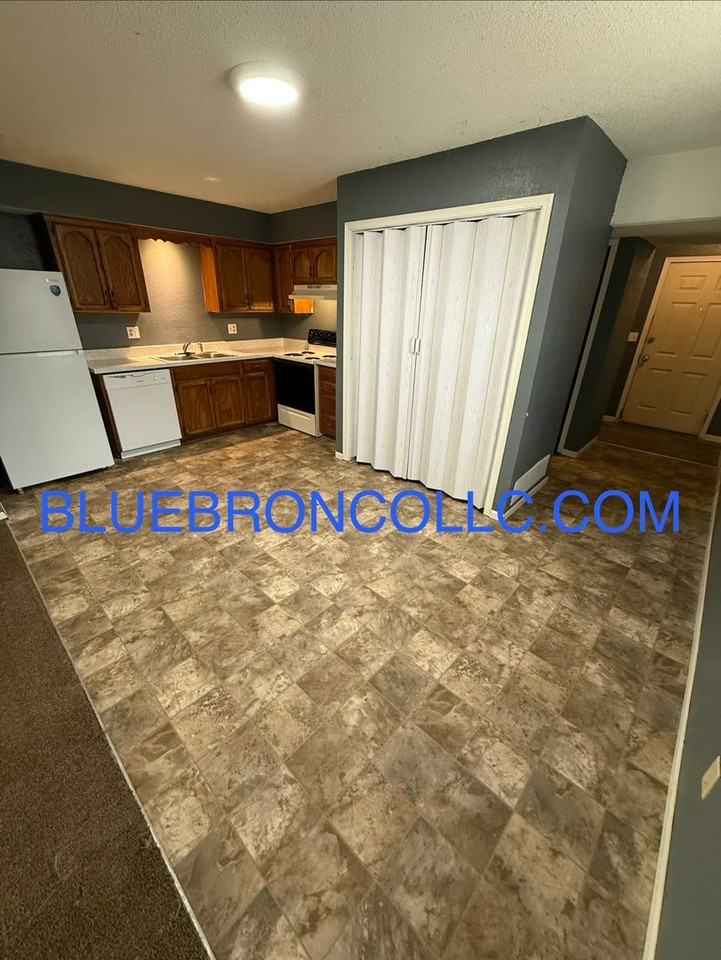 508 Ne Churchill St - Photo 4 of 13