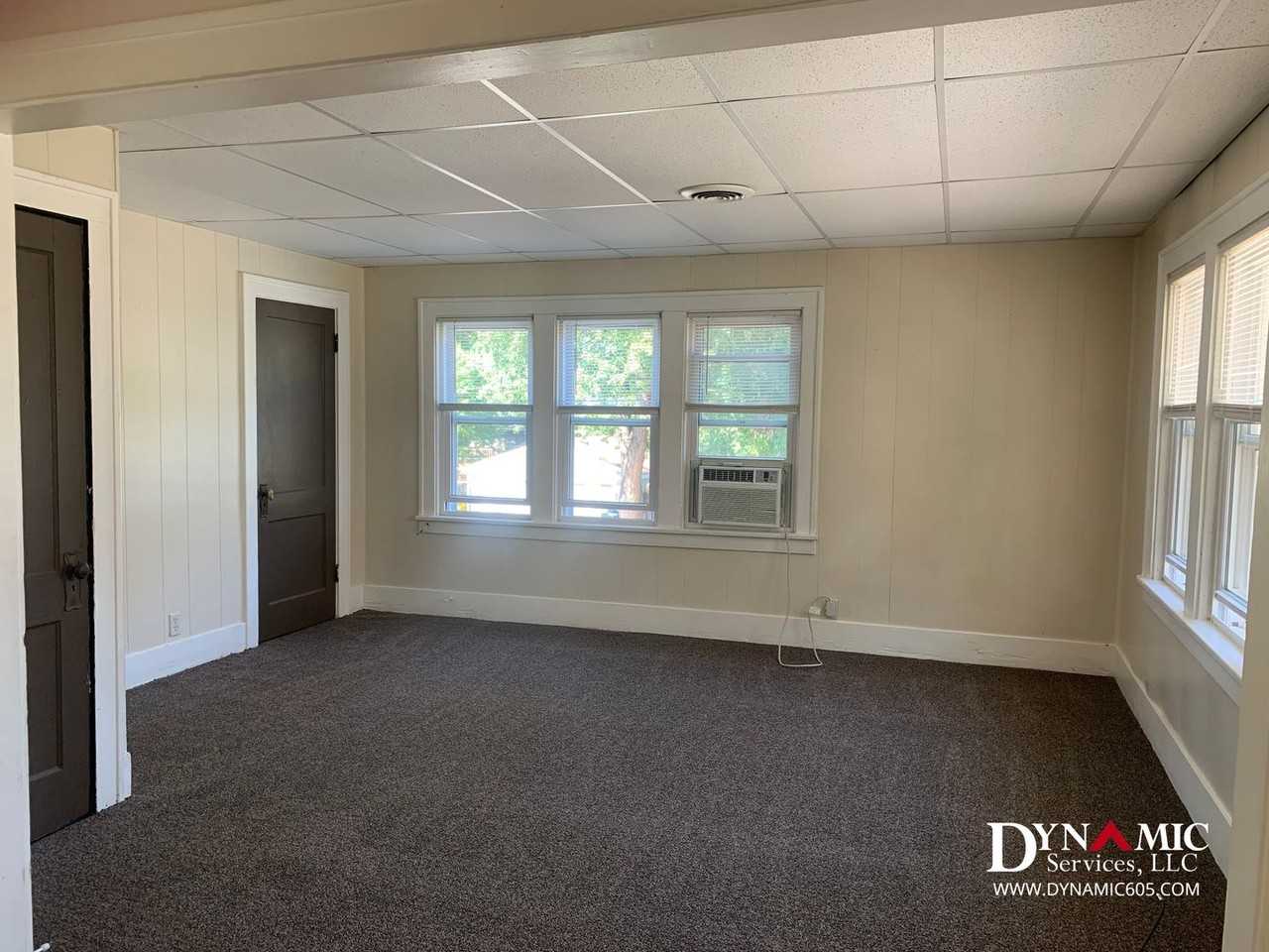 715 W 16th St - Photo 3 of 11