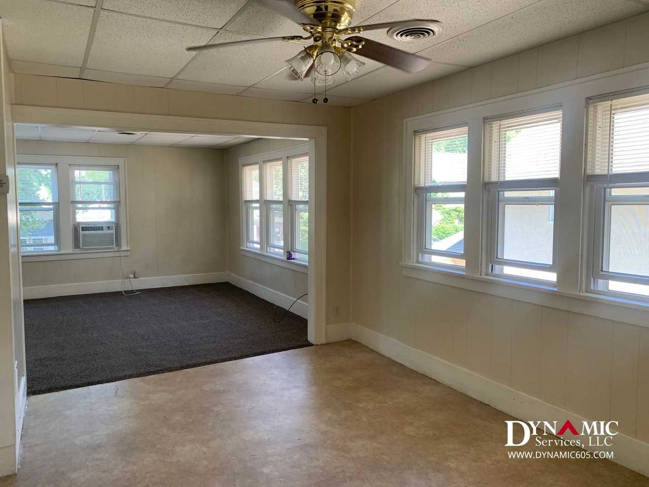 715 W 16th St - Photo 7 of 11