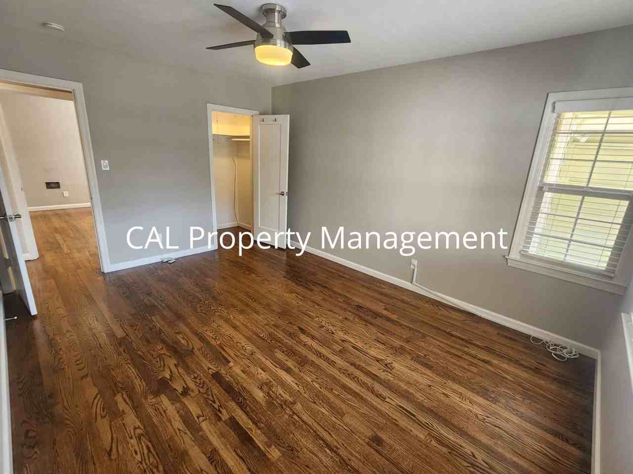 232 Oak St - Photo 4 of 12