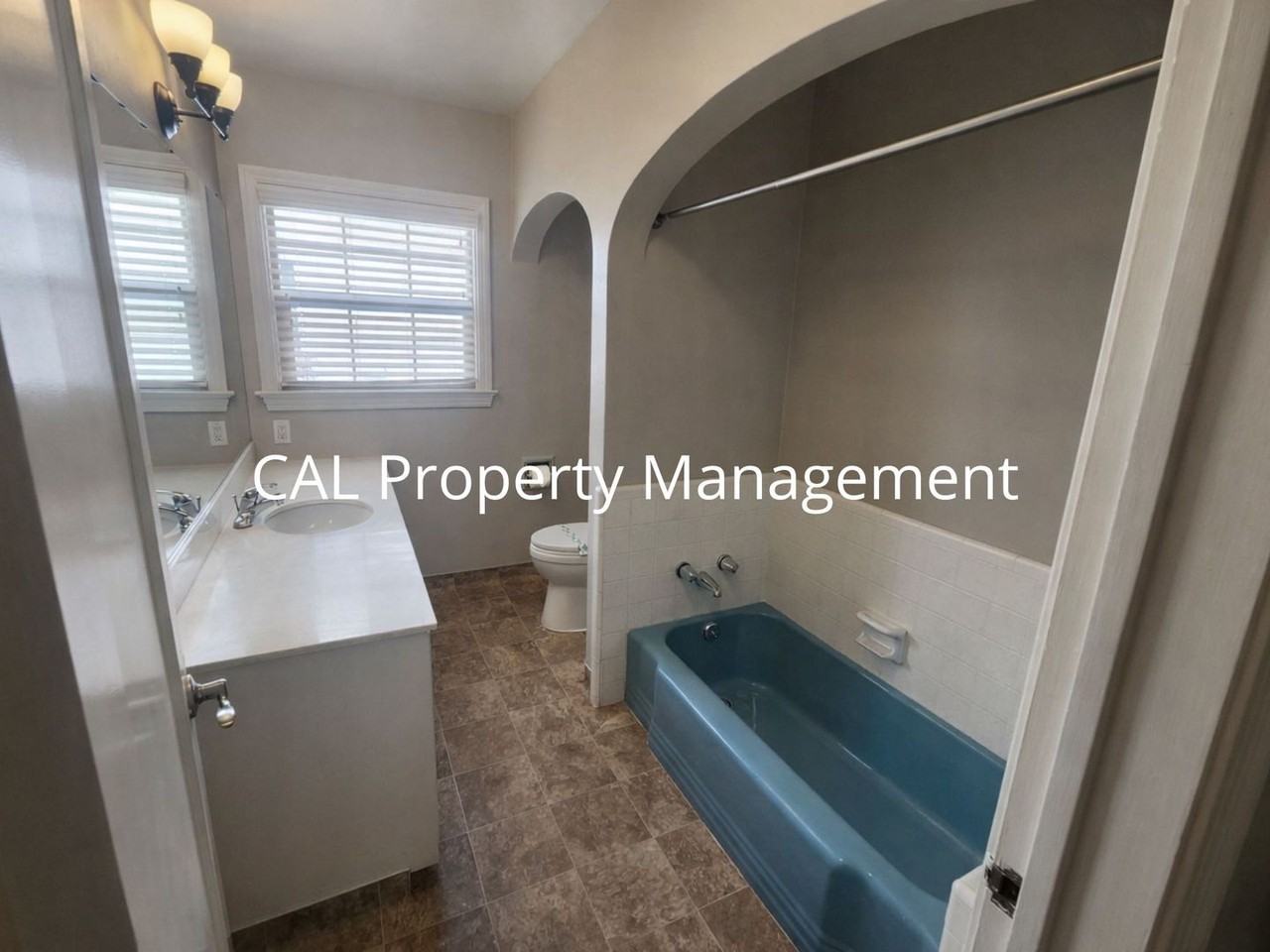 232 Oak St - Photo 6 of 12