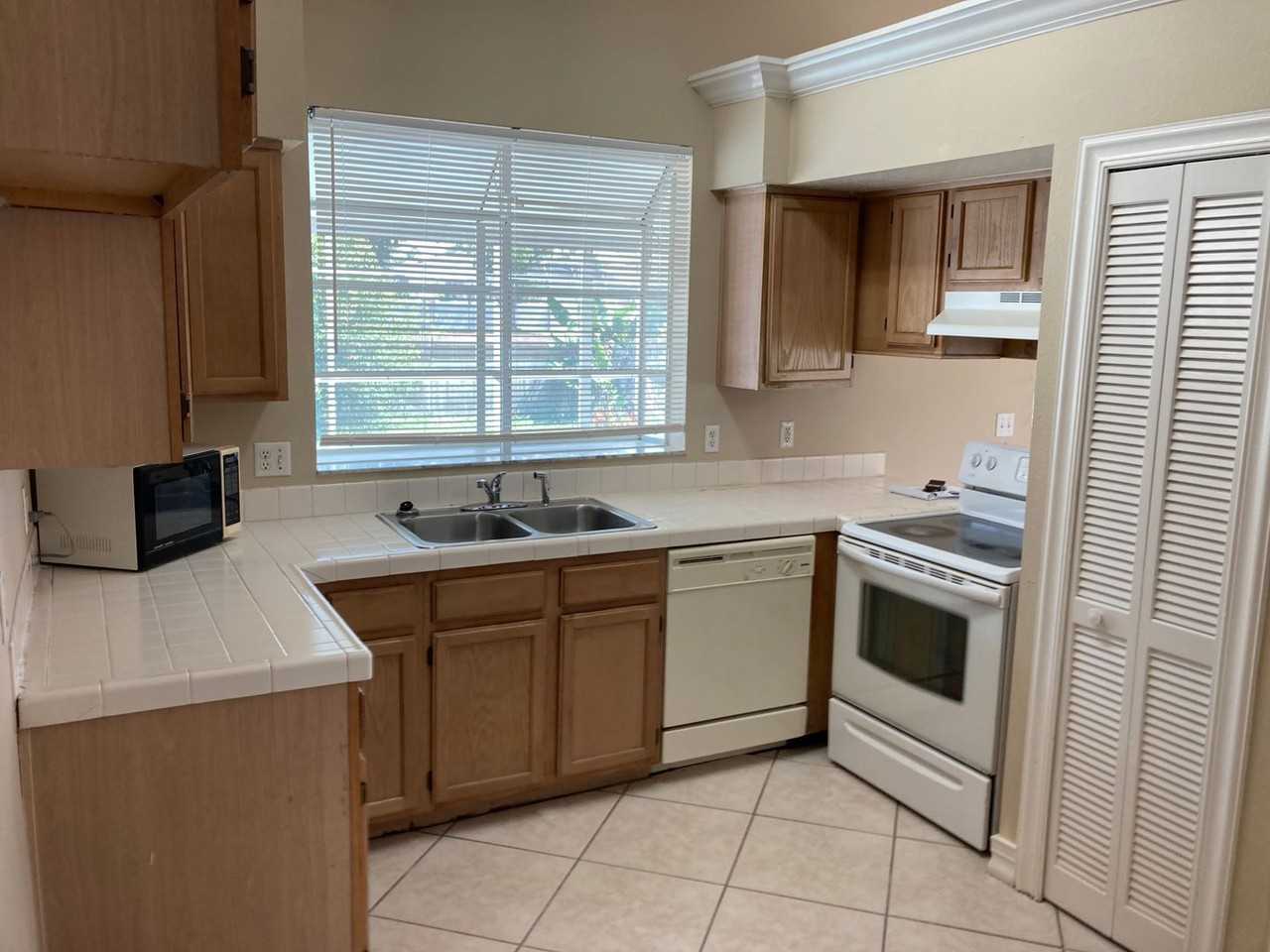 2508 Davenport Cir - Photo 3 of 12