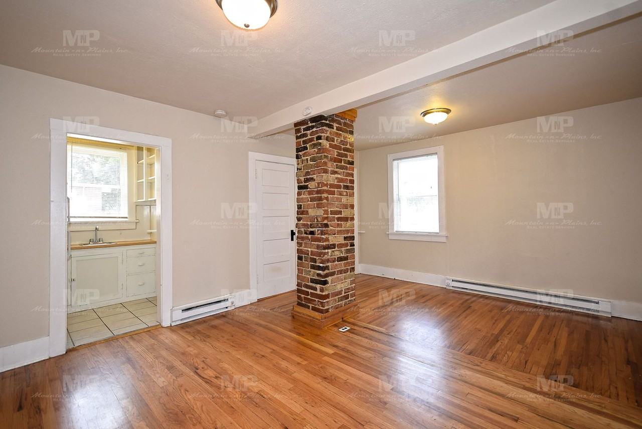 318 W Laurel St #B - Photo 2 of 9