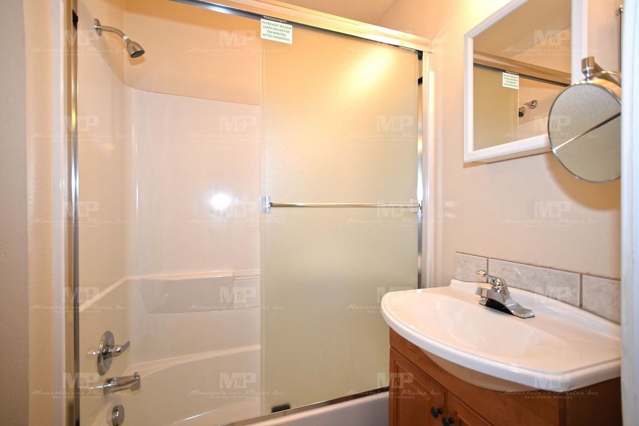 318 W Laurel St #B - Photo 6 of 9