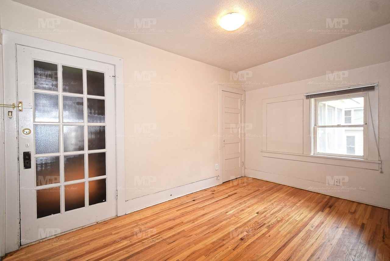 318 W Laurel St #C - Photo 2 of 11