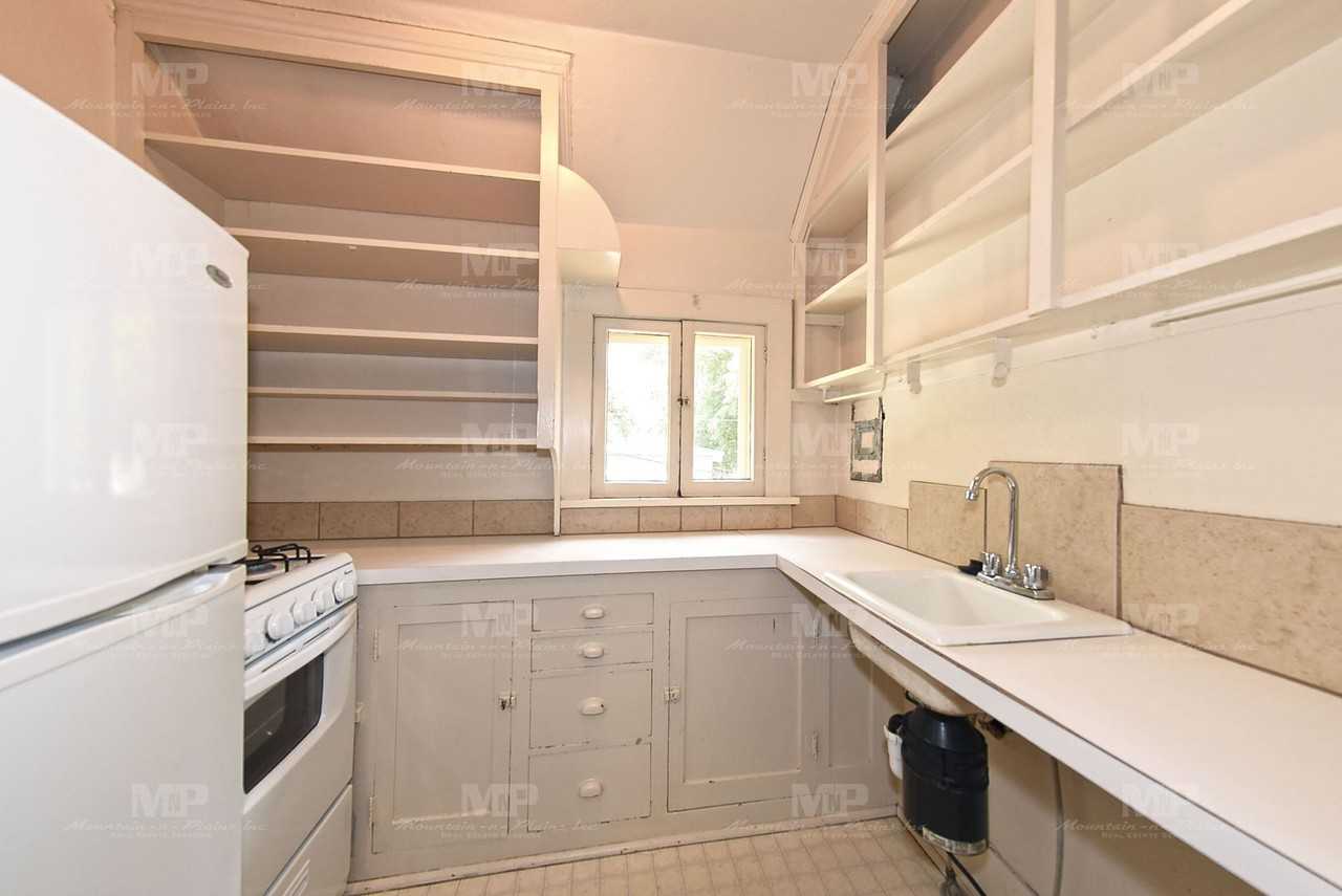 318 W Laurel St #C - Photo 5 of 11