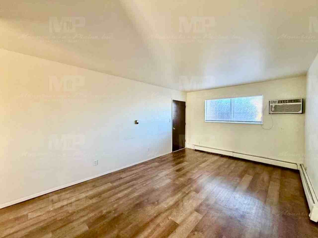 2901 Sumac St #B - Photo 2 of 11