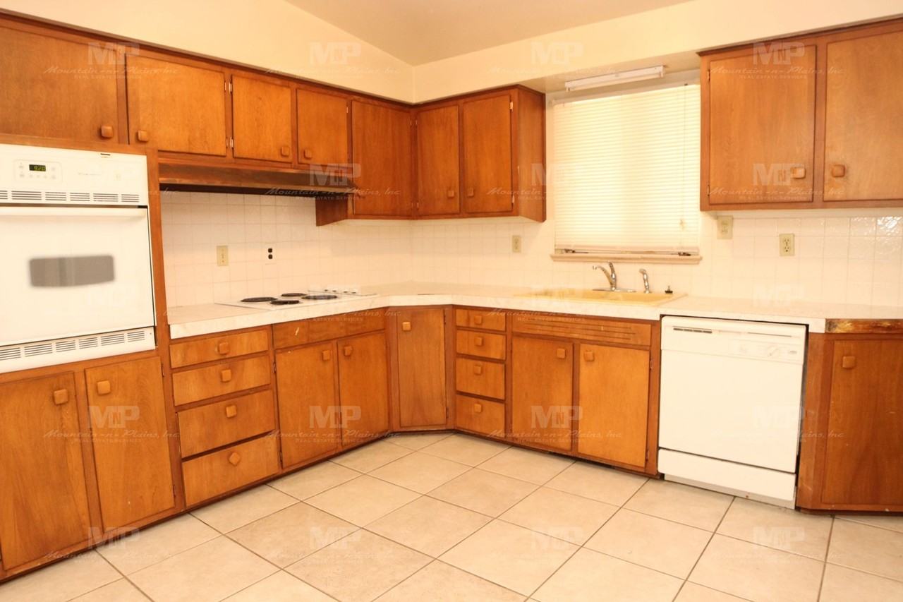 523 S Grant Ave - Photo 5 of 11