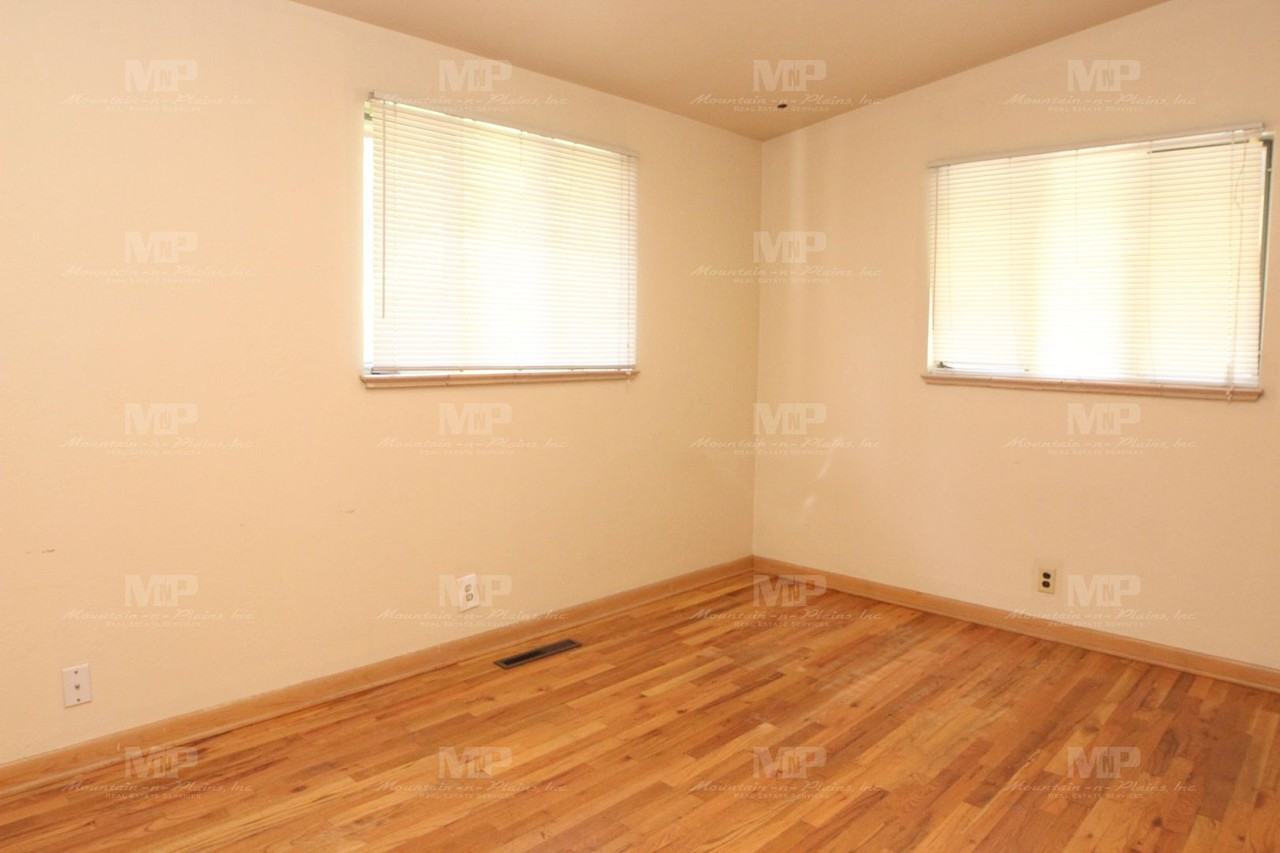 523 S Grant Ave - Photo 6 of 11