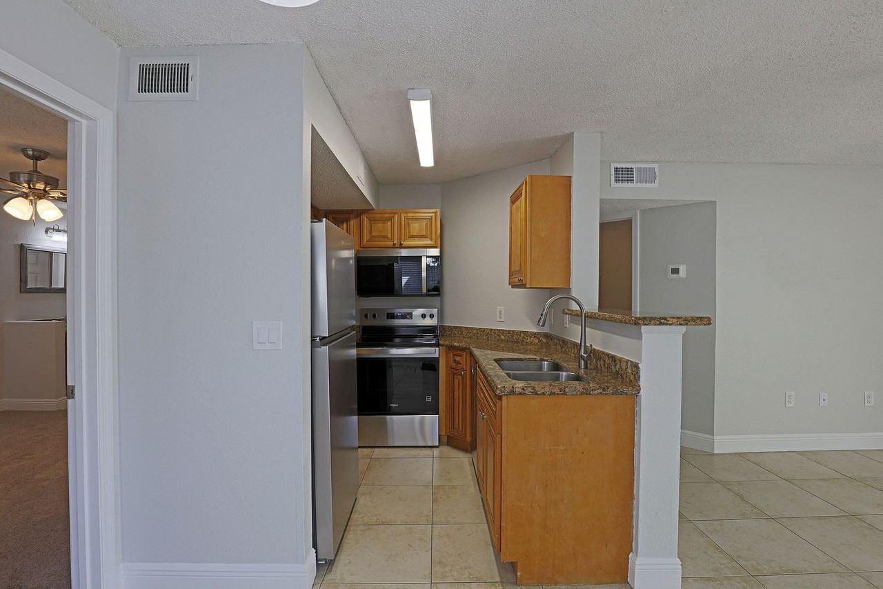 12670 Equestrian Cir - Photo 7 of 29