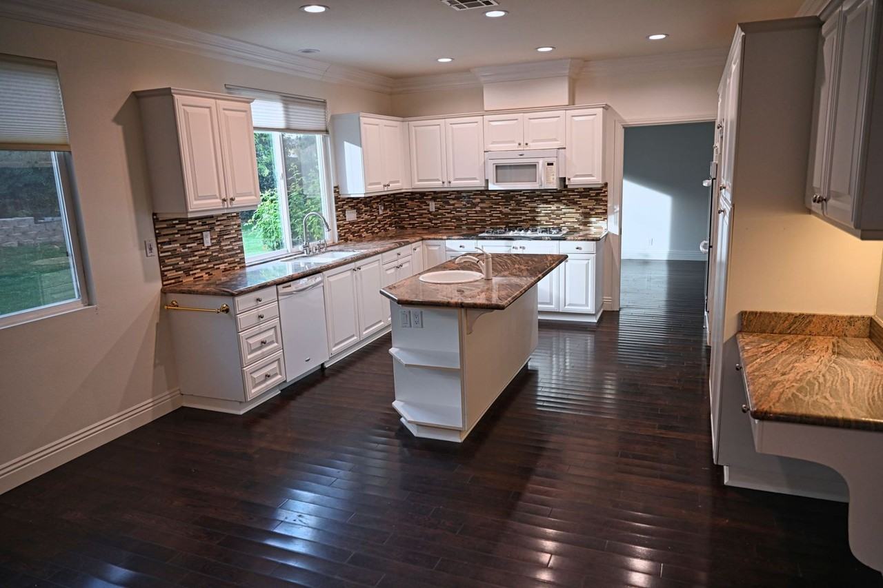 24589 Lola Ln - Photo 2 of 15