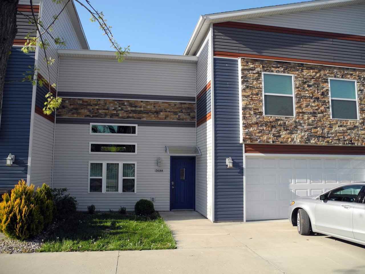 Southern Oasis Townhomes - Photo 2 of 33