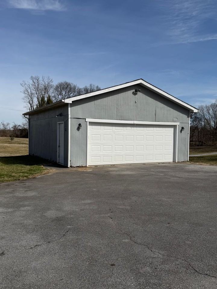 1218 Roberts Rd - Photo 4 of 22