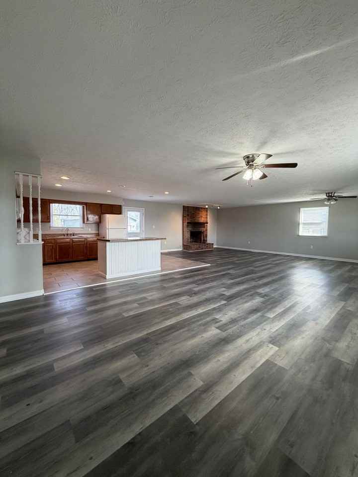 1218 Roberts Rd - Photo 5 of 22