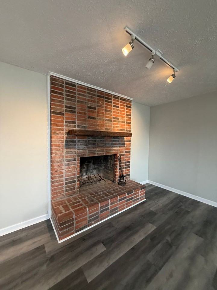 1218 Roberts Rd - Photo 7 of 22