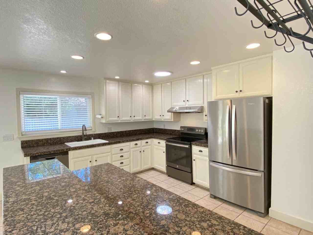 3820 Sherbrook Dr - Photo 5 of 19