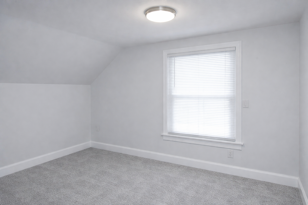 2134 34th St Ne - Photo 4 of 7