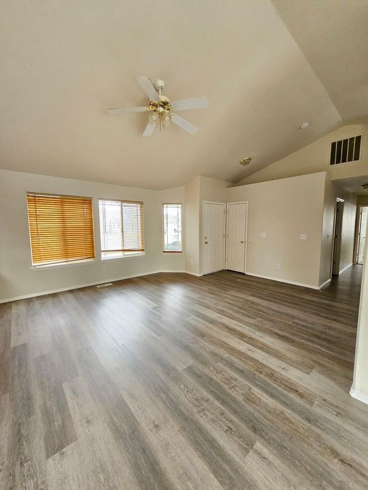 2005 E Olympic Ave - Photo 4 of 12