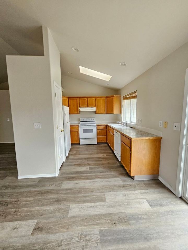 2005 E Olympic Ave - Photo 6 of 12