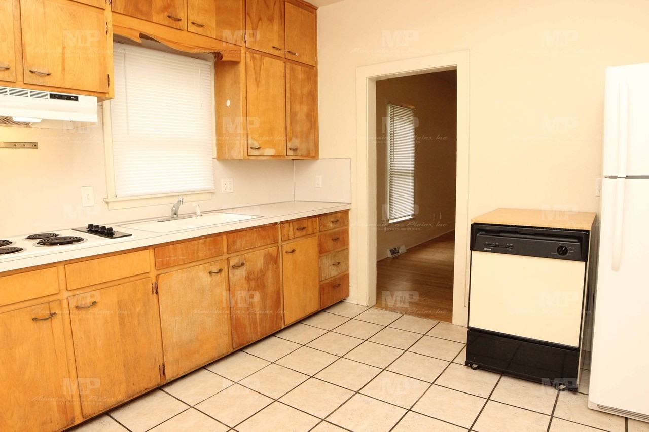 644 S Meldrum St - Photo 3 of 15