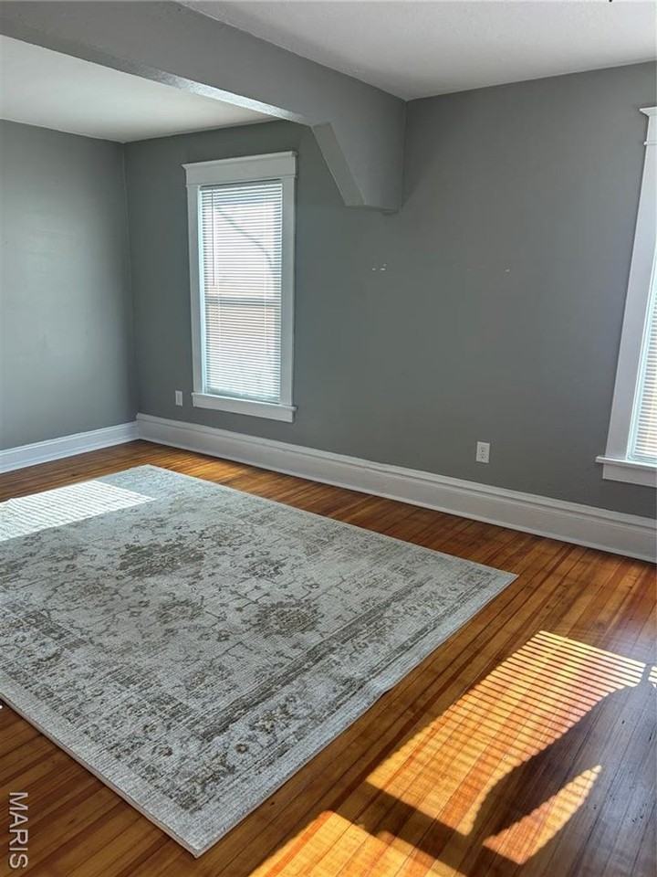 2530 Oakland Ave - Photo 3 of 14