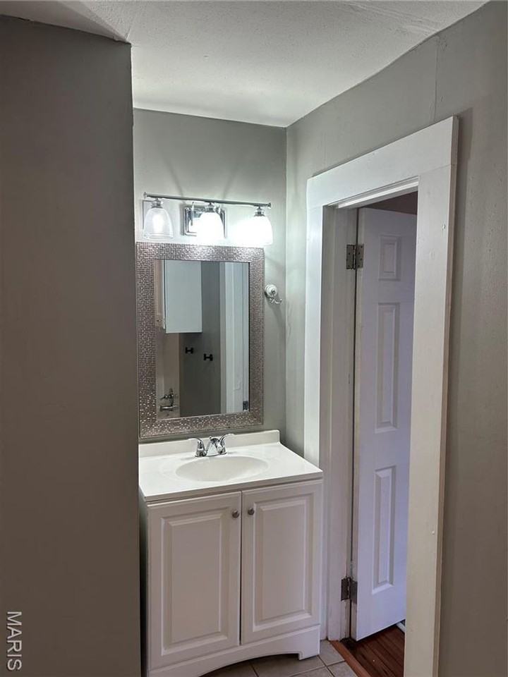 2530 Oakland Ave - Photo 7 of 14